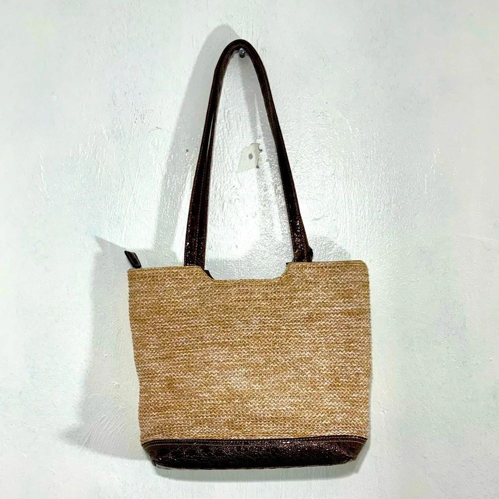 Diverso Italy straw brown bag with faux croc print.In Excellent condition.